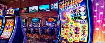 wap hoktoto slot game interface showing active player counts and tournament leaderboard